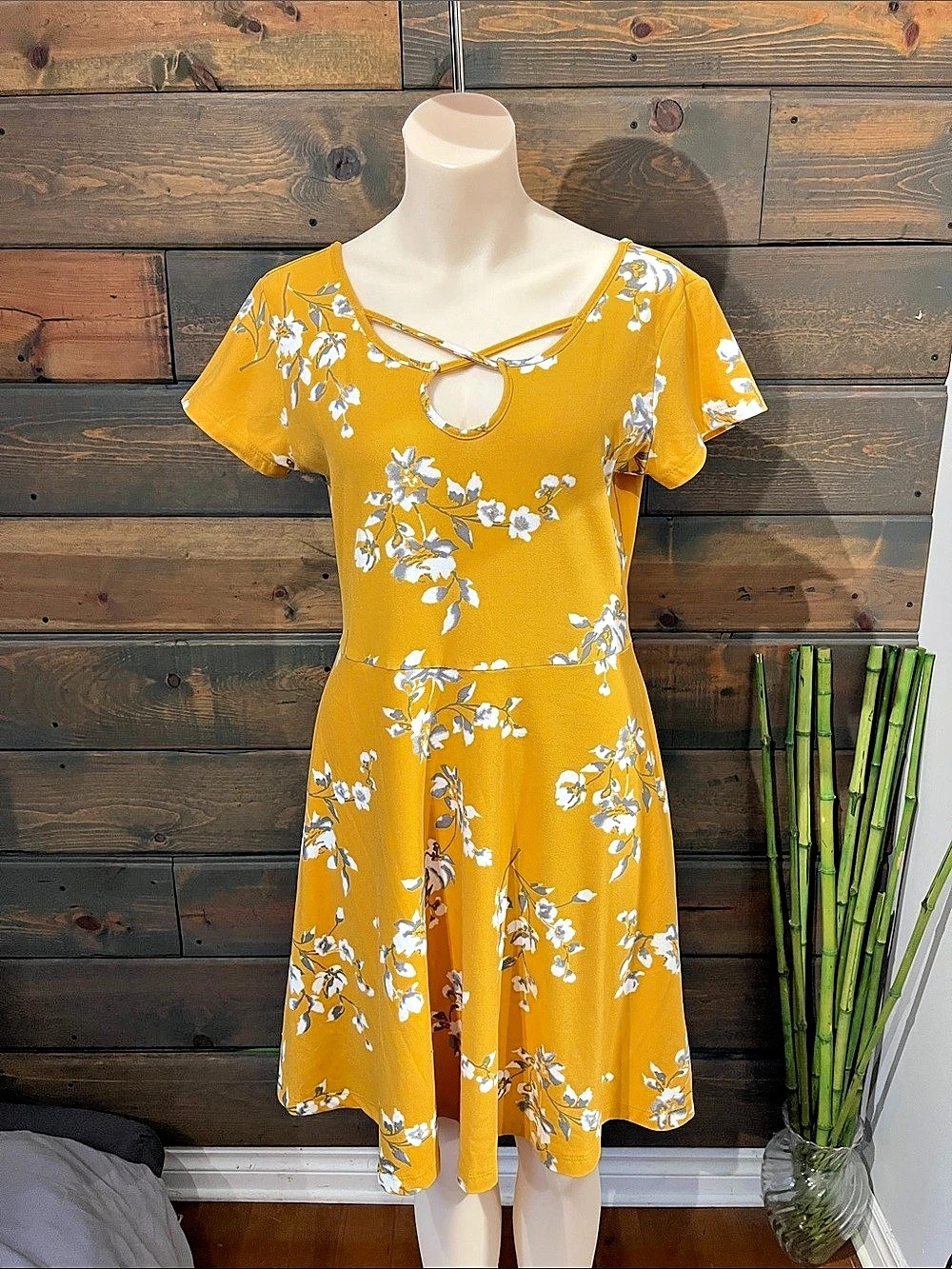 L Drey Floral Mini Dress in Yellow & White Size Small Like New. Fit more like a
